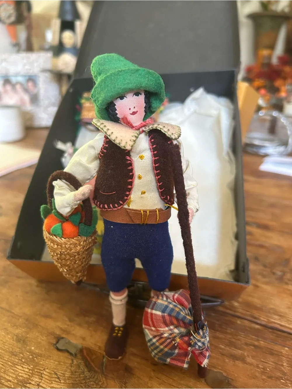 Vintage Mexican Handmade Folk Doll Pair in Case
